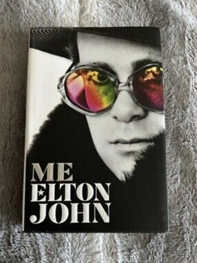 Me Elton John Book. NWT 💗